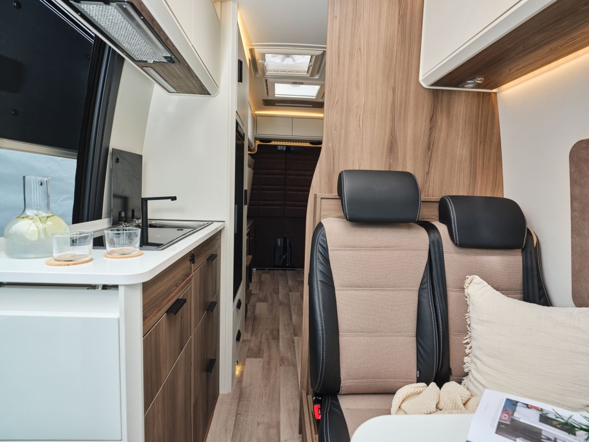 Van690LB_25_04.jpg