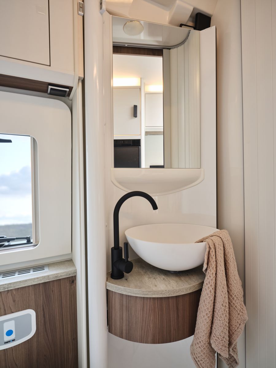 Van690LB_25_07.jpg